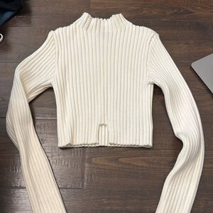 White turtle neck sweater